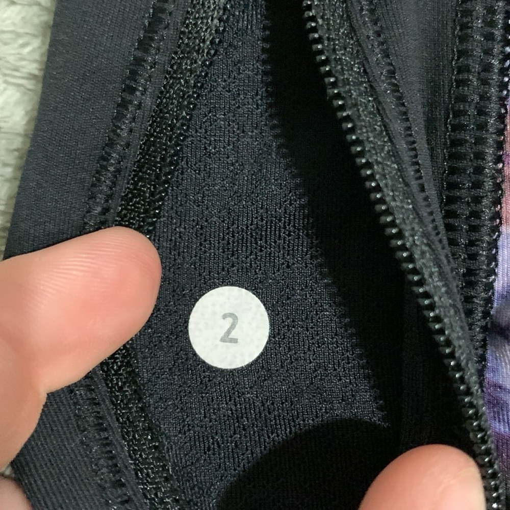 Lululemon Cropped Leggings Size 2-4 - Picture 6 of 8